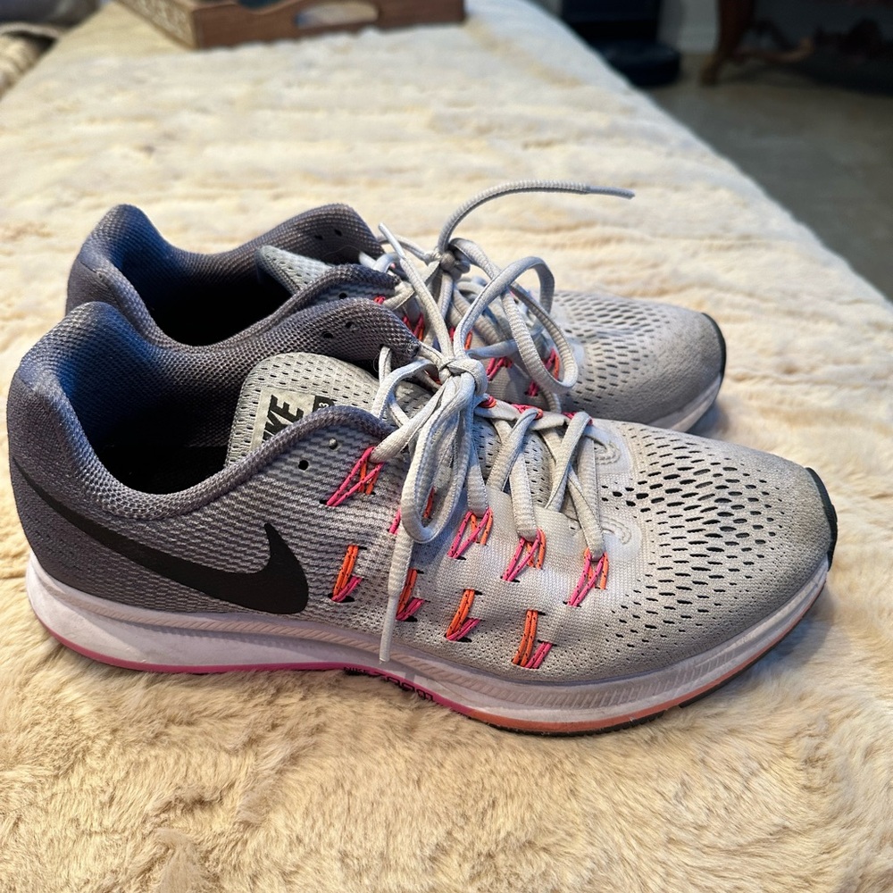 Nike Women's Gray and Pink Running Shoes Pegasus 3